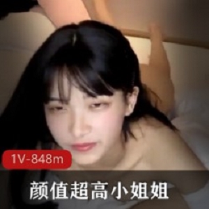 网红美女与男友浪漫温馨：“{{网红名字}}”的火辣视频爆红