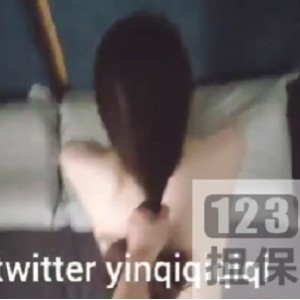 “美丽清纯长腿女友合集：yinqiqiqiqi的华丽蜜桃臀御姐风”